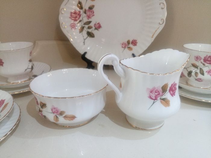 Royal Standard 15 piece tea set, Fine Bone China