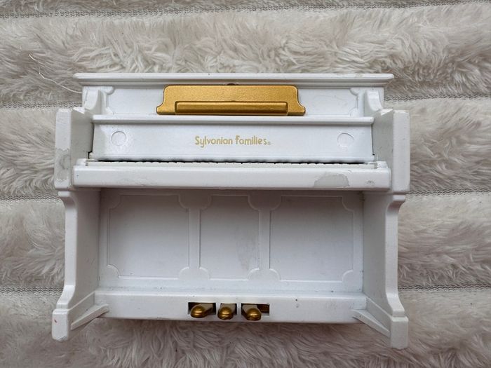 Sylvanian Families Piano Epoch Used Damaged Approx. 7 cm. Used Damaged Please see photos