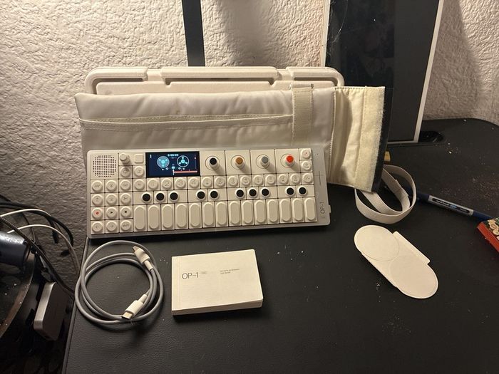 Op-1 Field Teenage Engineering
