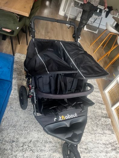 Double Buggy Out n About Nipper V4  (Excellent condition)