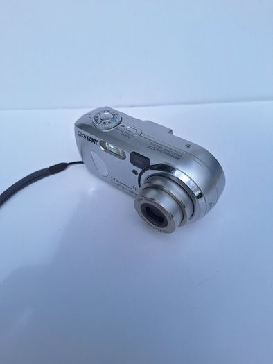 Sony Cyber-shot DSC-P73