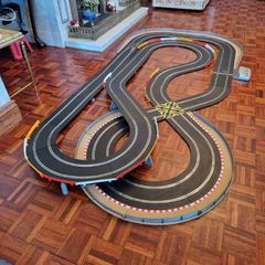 Scalextric Digital 8x4 SUPERCARS Set: Race 3 cars simultaneously.