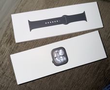 Apple watch series 11 42mm Jet black AI black SB S/M GPS