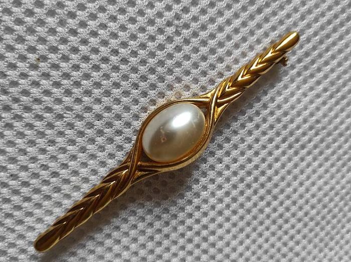 brooch