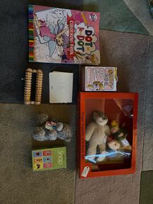Toy bundle including inflatable limbo set