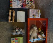 Toy bundle including inflatable limbo set