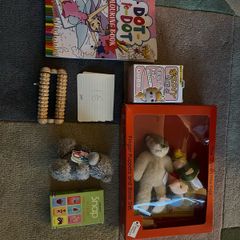 Toy bundle including inflatable limbo set