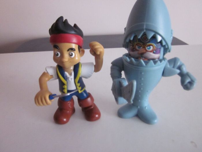 Jake and the Neverland Pirates Figures Jake and Shark