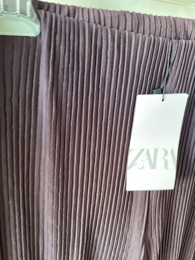 trousers Bnwt Zara size large pleated wide leg trousers plum shade