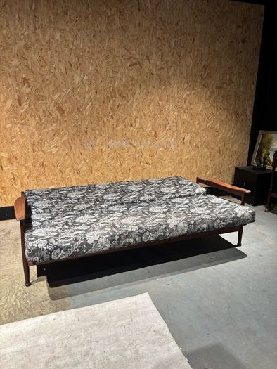 Mid century Guy Rogers Manhattan sofa day bed