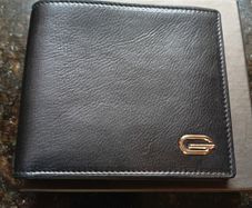 Gucci black leather bifold wallet