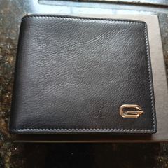 Gucci black leather bifold wallet
