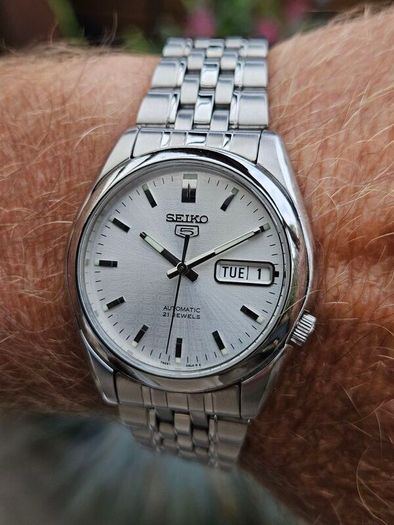 Watch Seiko 5 Automatic.