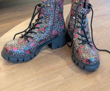 GUESS Floral Print Lace-Up Zipper Ankle Combat Boots size 7