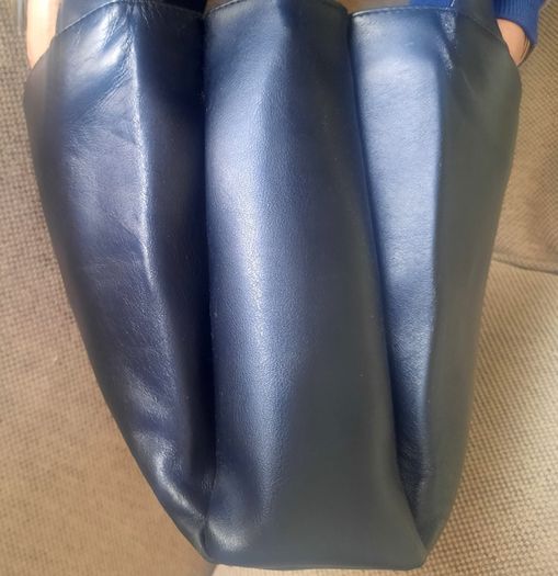 Genuine black leather handbag in excellent condition with no issues see last three photos for exact measurements FREE TRACKED POSTAGE INCLUDED