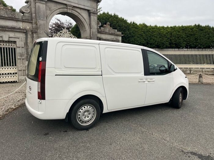 Hyundai Staria 18K km New CVRT Warranty