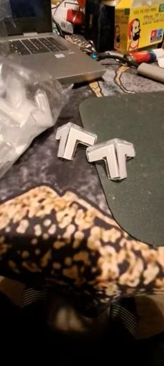 10 pcs corner pieces protector.