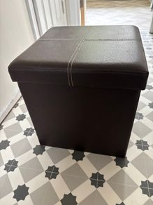 Collapsible storage box