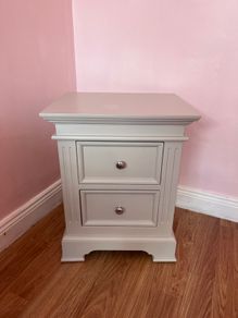 night stand / bedside locker
