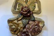 Vintage -style decorative floral wall hanging