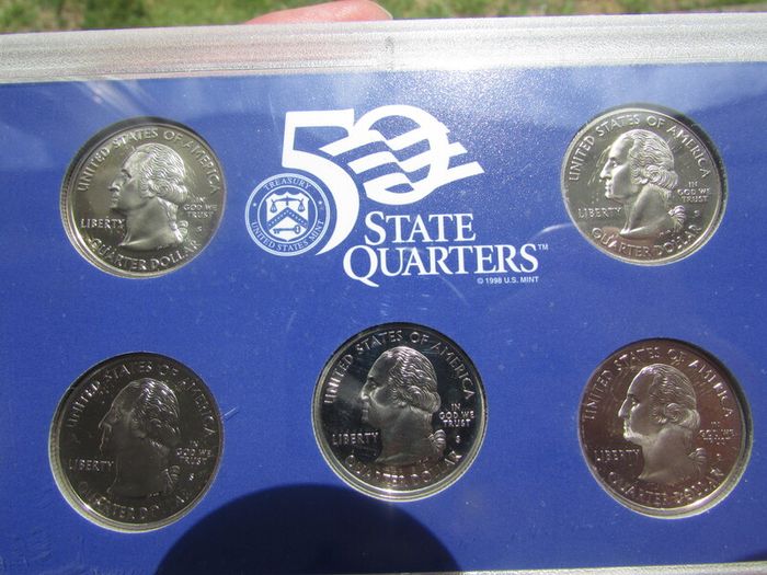 US 2002 State Quarters Proof Set.In case BU Frosted detail.