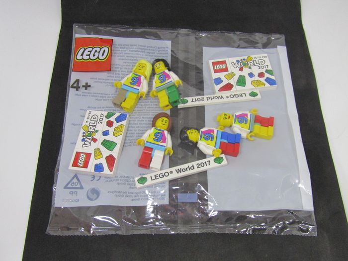 LEGO World 2017 sealed polybag Very Rare A Gift From The Lego Employees 2017