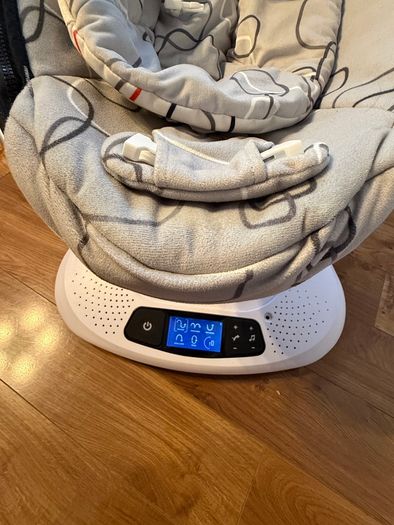 4moms Mamaroo Swing and 4moms Mamaroo Sleep Bassinet