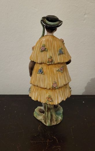 Vintage Vista alegre porcelain figurine