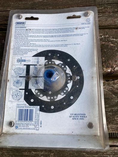 Clutch plate fitting tool