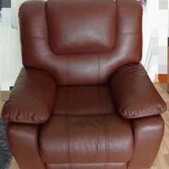 Brown single recliner sofa/chair