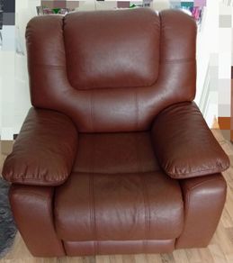 Brown single recliner sofa/chair