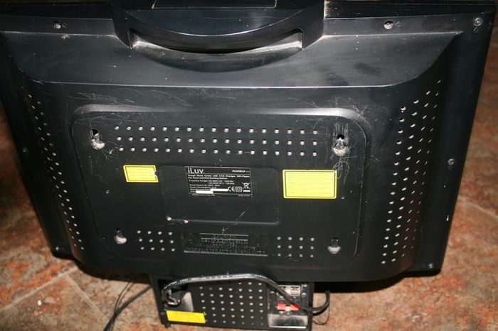 iLuv 4 disk CD player (in working order)
