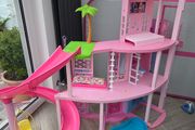 Barbie dreamhouse