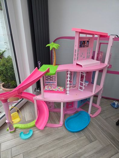 Barbie dreamhouse