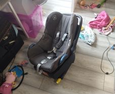 MaxiCosi CabrioFix Car Seat with Isofix Base