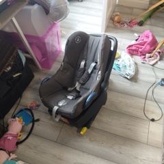 MaxiCosi CabrioFix Car Seat with Isofix Base