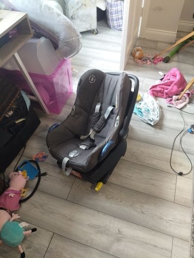 MaxiCosi CabrioFix Car Seat with Isofix Base