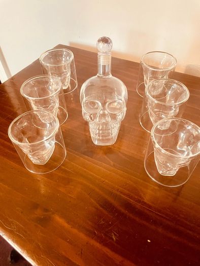 Skulls Glass Decanter Bottle with 6 shot glasses