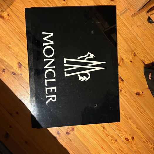 Moncler plaques