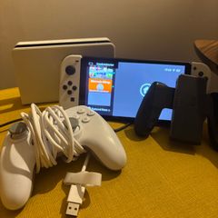 Nintendo Switch OLED (64GB Black and White) + controller