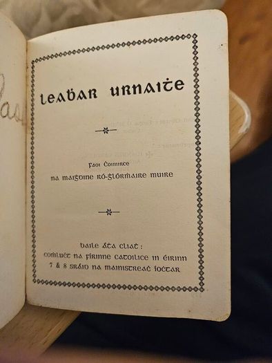 Rare Irish Prayer Book. Leabhar Urnaite. Faoi Coimirce Na Maigdinero-glormairemuire.small First Edition 1959 Paperback In Fair Condition.  See Photos For Same.