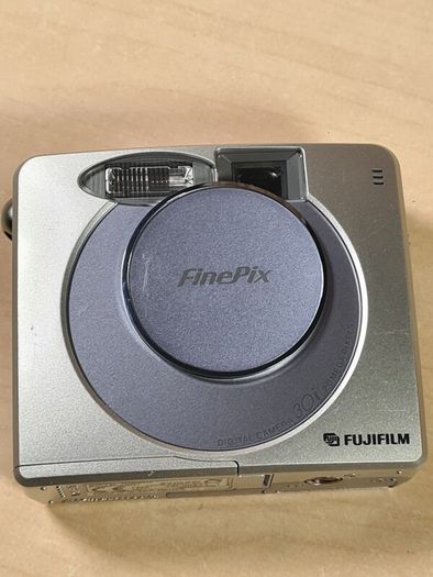 FUJIFILM FINEPIX 30i digital camera 3MP mega pixels Vintage Rare
