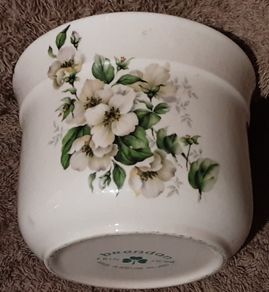 brendan erinstone ( arklow pottery) sugar bowl