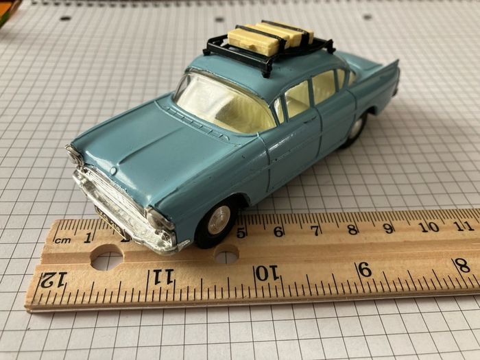 Spot on. 1:42. Vauxhall Cresta. With luggage. Mint condition.