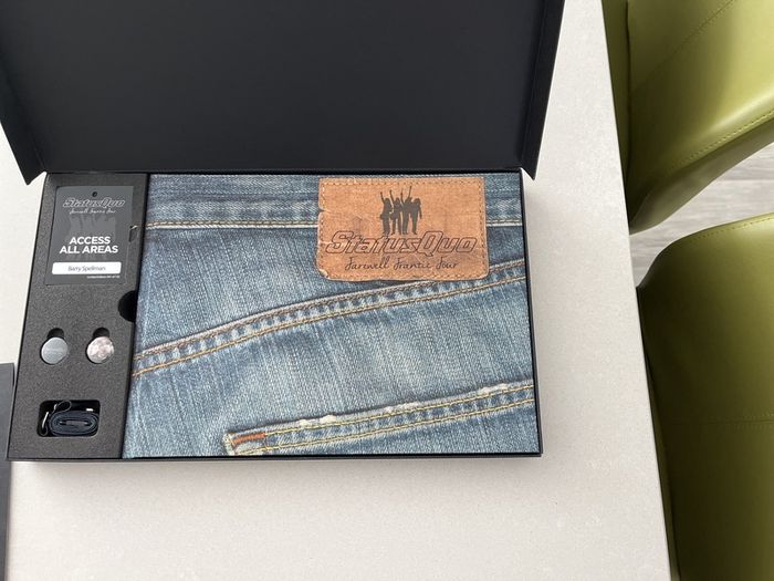 SIGNED:Status Quo - Farewell Frantic Four. Limited edition 91 of 750