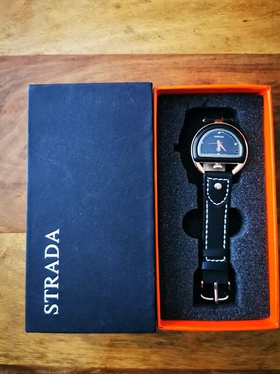 STRADA Genoa wrist watch