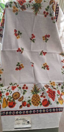 Stunning New Unused Modern Era Fine Linen Hand Printed Tablecloth 52 x 52 inches