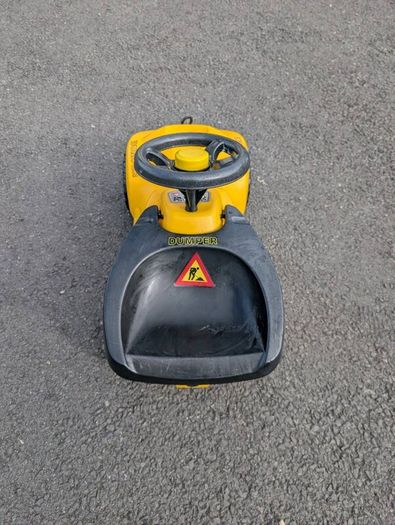 Kids dumper ride on