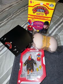 WWE Ultimate Edition Gobbledy Gooker & Egg/Display Stand