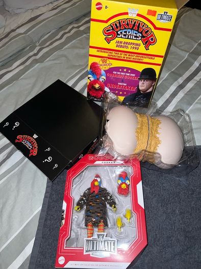 WWE Ultimate Edition Gobbledy Gooker & Egg/Display Stand